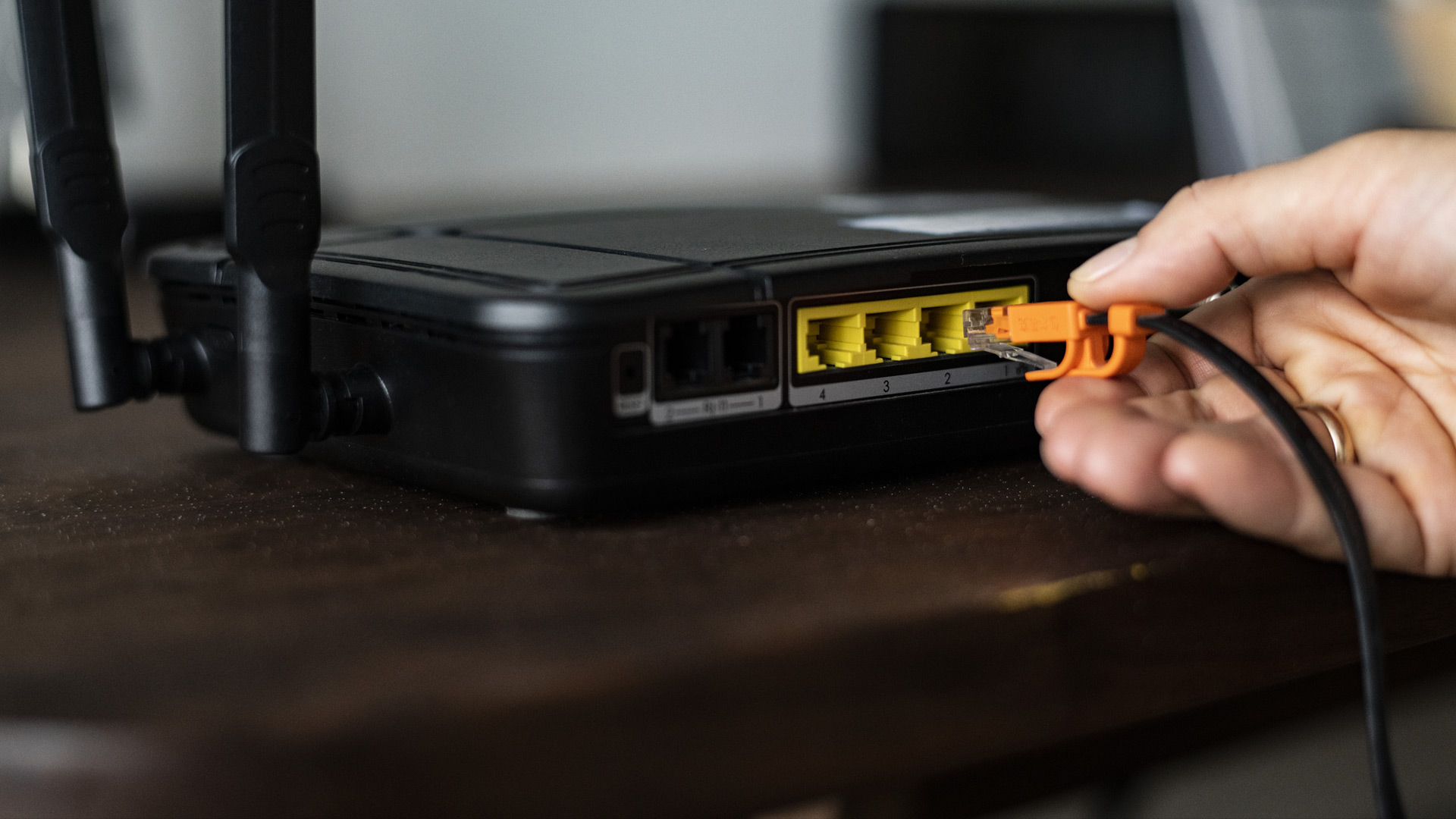 Router কেনার আগে যে বিষয়গুলো জানা জরুরি